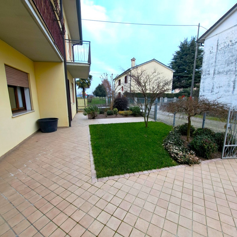 QUINTO VICENTINO, Valproto, interessante opportunità per una/due famiglie, vendesi intera villett...