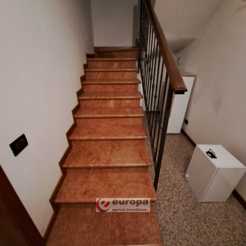 QUINTO VICENTINO, Valproto, interessante opportunità per una/due famiglie, vendesi intera villett...