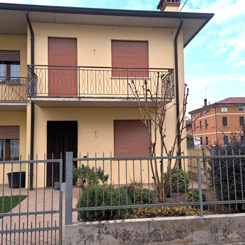 QUINTO VICENTINO, Valproto, interessante opportunità per una/due famiglie, vendesi intera villett...