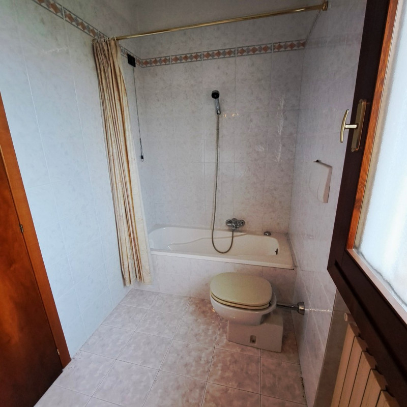 QUINTO VICENTINO, Valproto, interessante opportunità per una/due famiglie, vendesi intera villett...