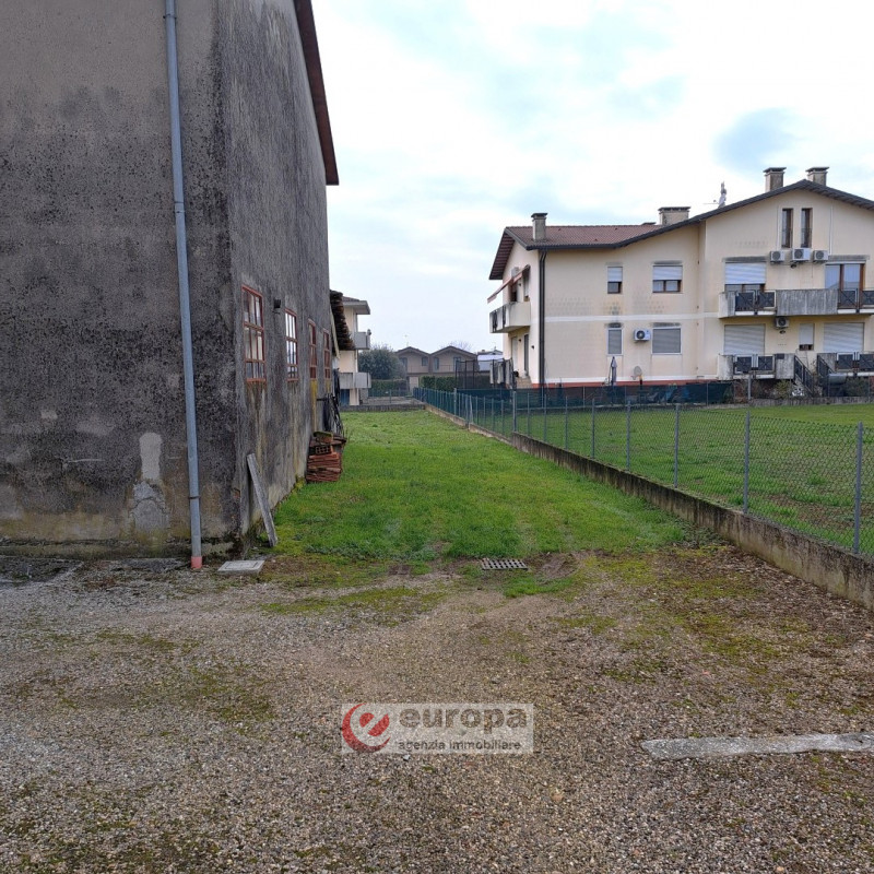 QUINTO VICENTINO, Valproto, interessante opportunità per una/due famiglie, vendesi intera villett...