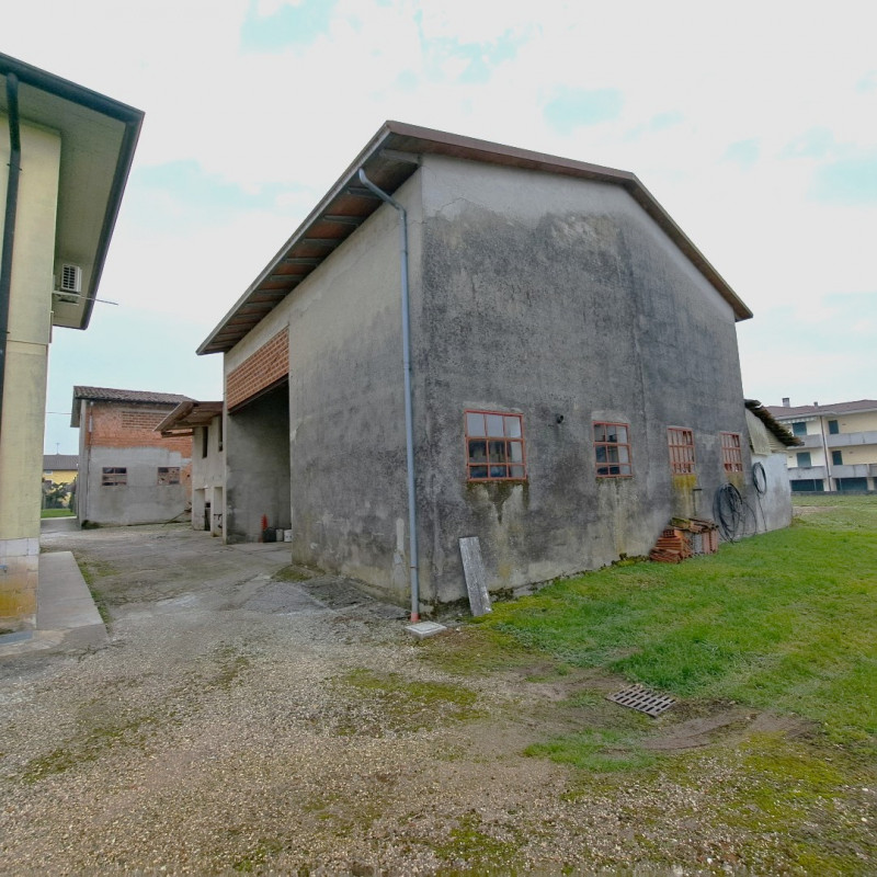 QUINTO VICENTINO, Valproto, interessante opportunità per una/due famiglie, vendesi intera villett...