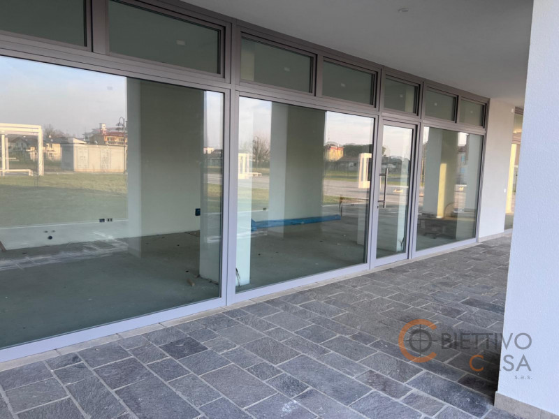 ALBIGNASEGO, MANDRIOLA, RIF NGM02: su nuovo fabbricato fronte piazza Antonio Benvegnù e dietro la...