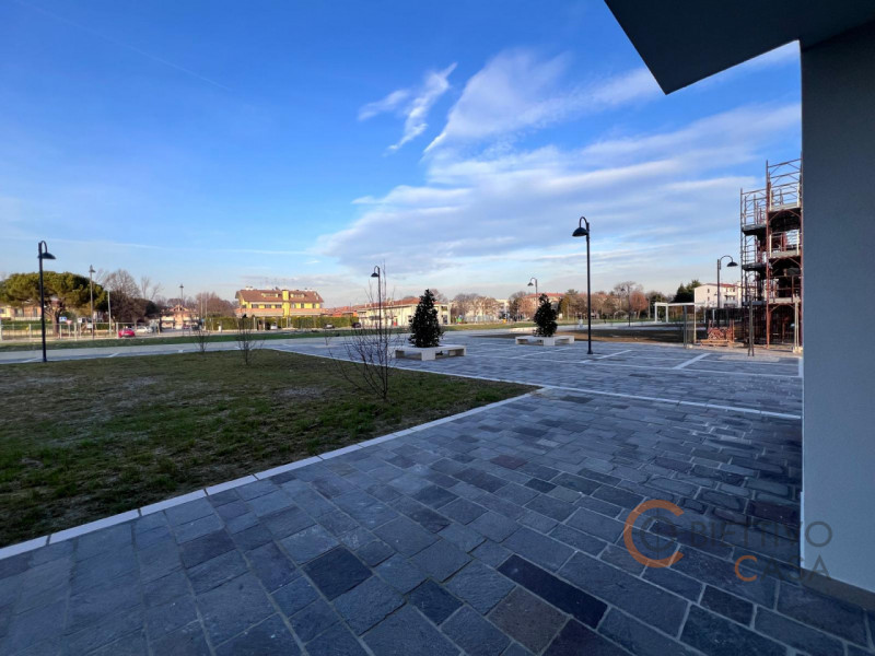 ALBIGNASEGO, MANDRIOLA, RIF NGM02: su nuovo fabbricato fronte piazza Antonio Benvegnù e dietro la...