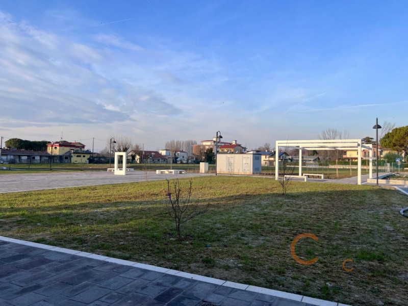 ALBIGNASEGO, MANDRIOLA, RIF NGM02: su nuovo fabbricato fronte piazza Antonio Benvegnù e dietro la...