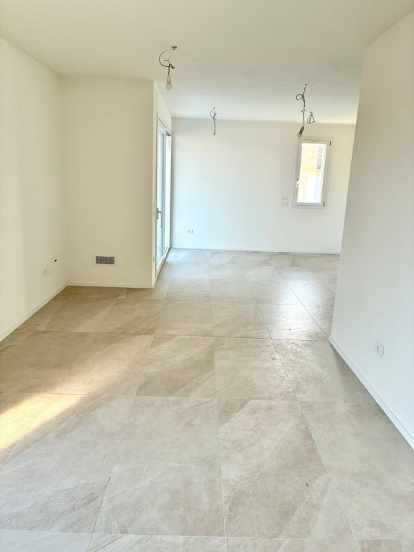 (Per INFO Monica 3482688677) Nel cuore del vivace quartiere Arcella a Padova, proponiamo in vendi...