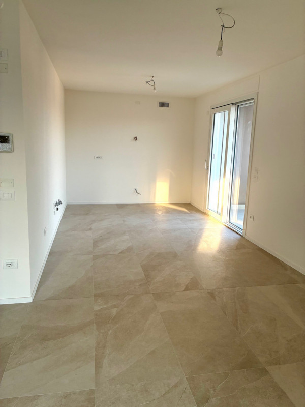 (Per INFO Monica 3482688677) Nel cuore del vivace quartiere Arcella a Padova, proponiamo in vendi...