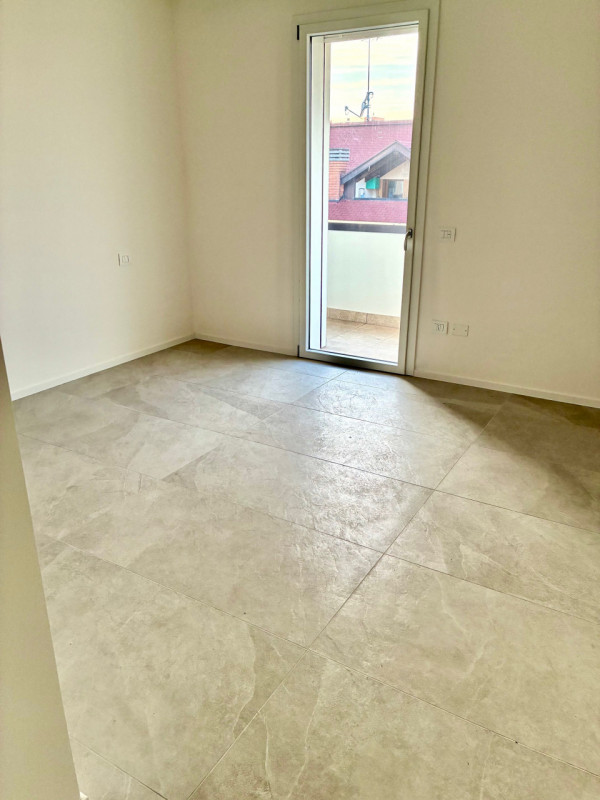 (Per INFO Monica 3482688677) Nel cuore del vivace quartiere Arcella a Padova, proponiamo in vendi...