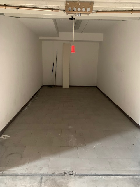 Sarmeola di Rubano Nicoletta Dardilli di AD Casa Padova propone in vendita garage con basculante ...