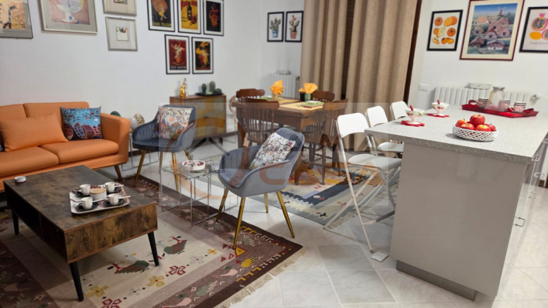 In vendita, nel cuore di Albignasego, proponiamo un elegante appartamento trilocale di 92 mq situ...