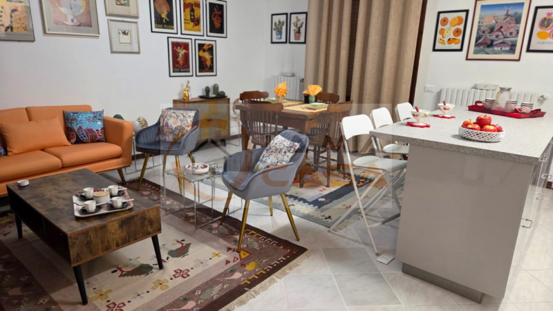 In vendita, nel cuore di Albignasego, proponiamo un elegante appartamento trilocale di 92 mq situ...