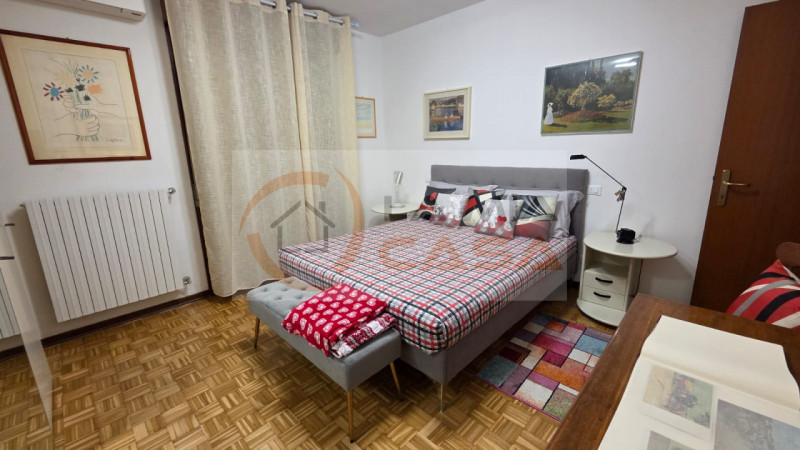 In vendita, nel cuore di Albignasego, proponiamo un elegante appartamento trilocale di 92 mq situ...