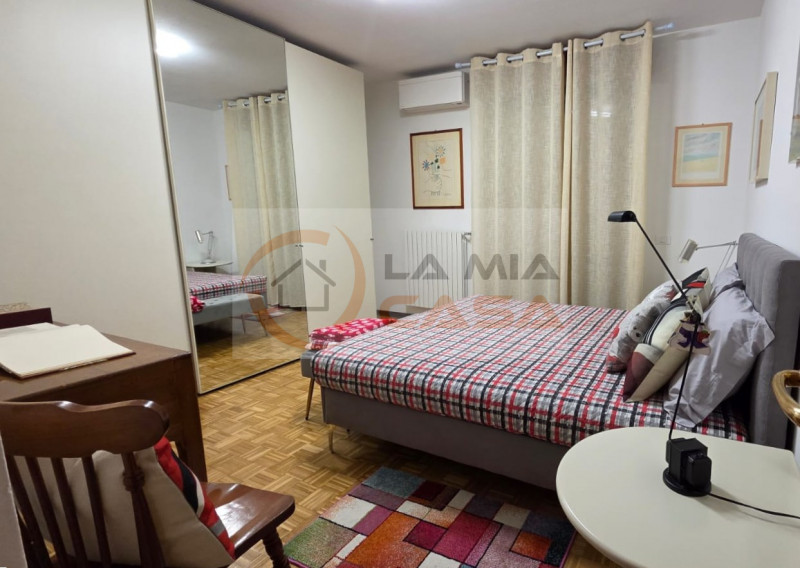 In vendita, nel cuore di Albignasego, proponiamo un elegante appartamento trilocale di 92 mq situ...