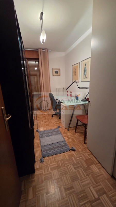 In vendita, nel cuore di Albignasego, proponiamo un elegante appartamento trilocale di 92 mq situ...