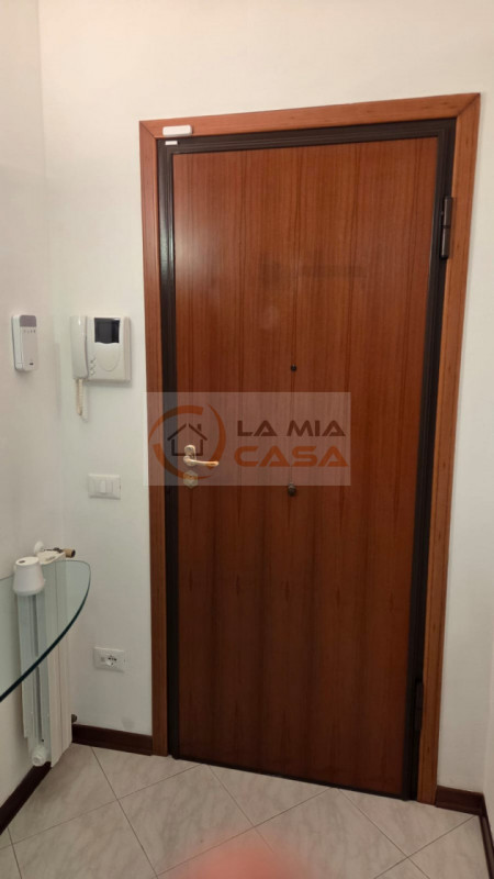 In vendita, nel cuore di Albignasego, proponiamo un elegante appartamento trilocale di 92 mq situ...