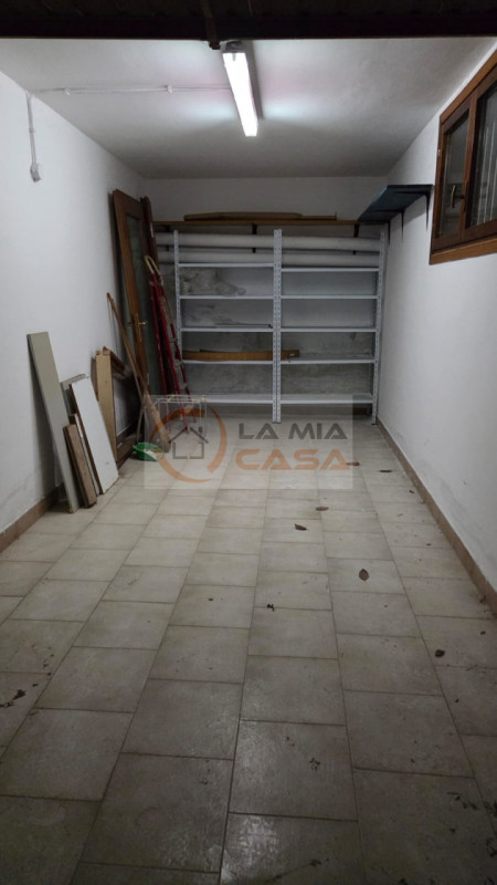 In vendita, nel cuore di Albignasego, proponiamo un elegante appartamento trilocale di 92 mq situ...