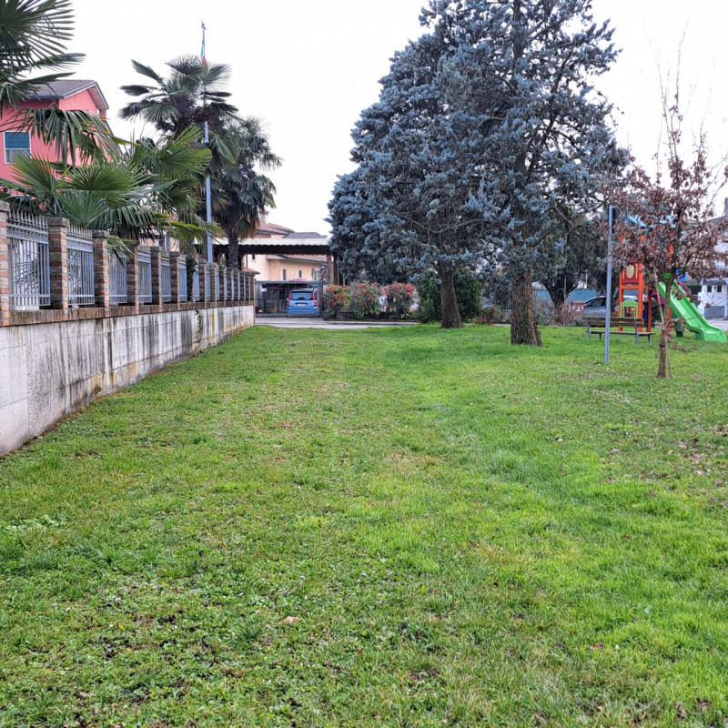 A Valproto di QUINTO VICENTINO (VI) in una gradevole posizione, lontano da rumori, in un contesto...