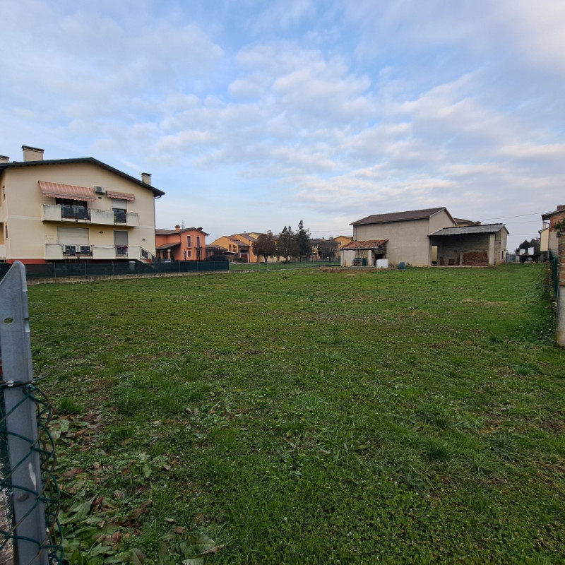 A Valproto di QUINTO VICENTINO (VI) in una gradevole posizione, lontano da rumori, in un contesto...