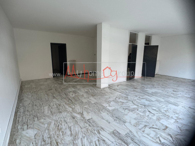 SARMEOLA di Rubano: Negozio al piano terra dagli ampi spazi, suddiviso in diversi locali, complet...