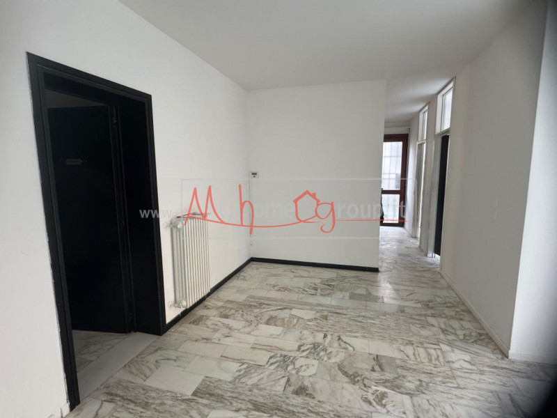 SARMEOLA di Rubano: Negozio al piano terra dagli ampi spazi, suddiviso in diversi locali, complet...