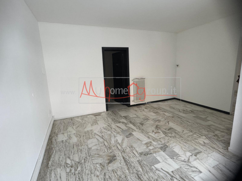 SARMEOLA di Rubano: Negozio al piano terra dagli ampi spazi, suddiviso in diversi locali, complet...