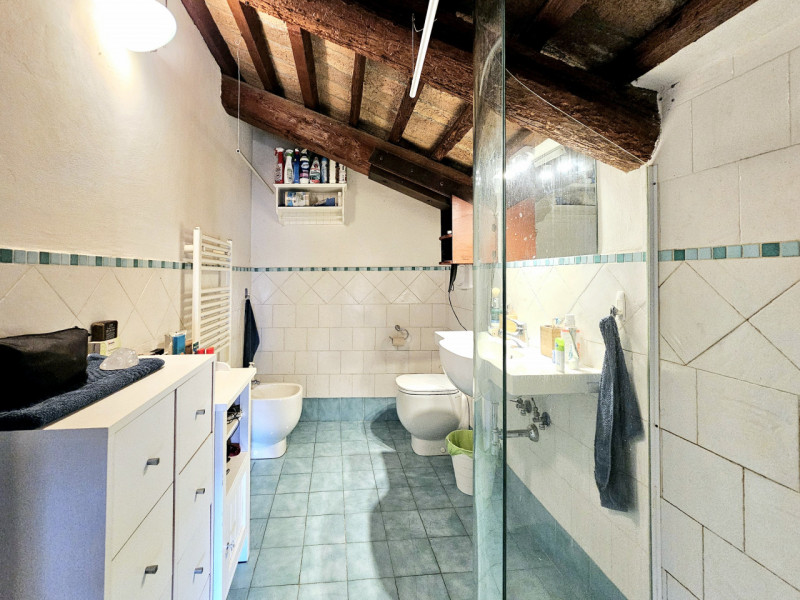 Proponiamo in affitto un accogliente mini appartamento situato nel centro di Este. La soluzione m...