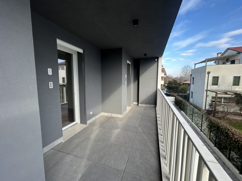 In una delle aree più prestigiose e ricercate di Padova, nel quartiere Madonna Pellegrina, sorge ...