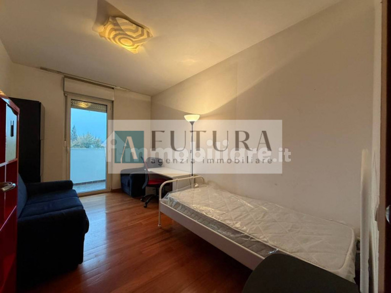 Scopri questo splendido appartamento trilocale situato nel cuore di Vicenza Ovest, all'interno di...