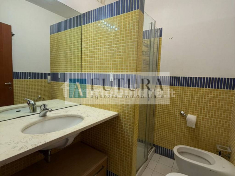 Scopri questo splendido appartamento trilocale situato nel cuore di Vicenza Ovest, all'interno di...