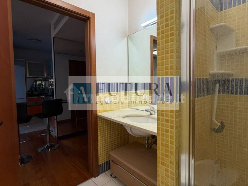 Scopri questo splendido appartamento trilocale situato nel cuore di Vicenza Ovest, all'interno di...