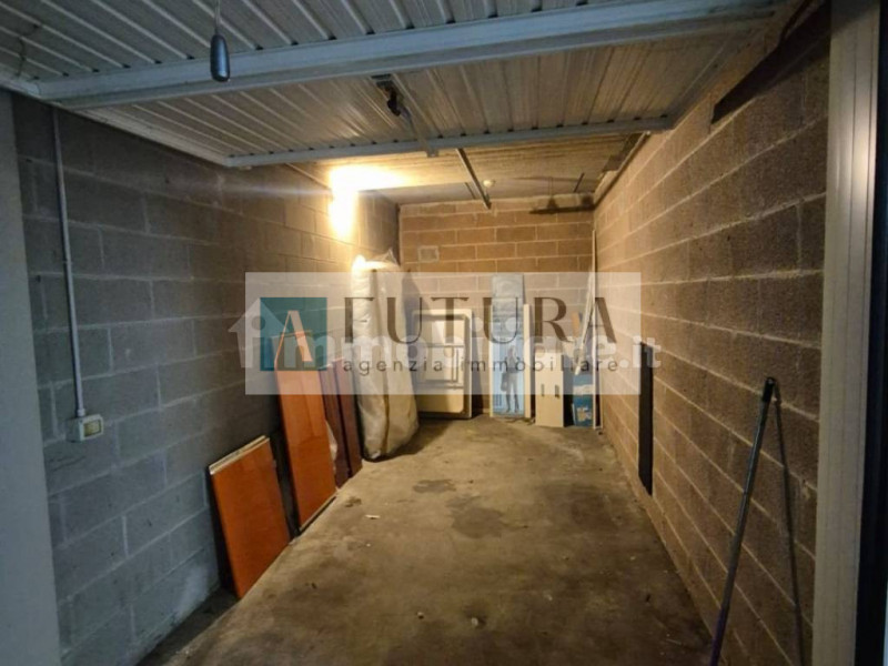 Scopri questo splendido appartamento trilocale situato nel cuore di Vicenza Ovest, all'interno di...