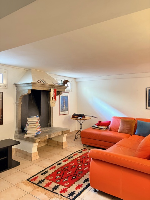 Porzione di casa(cielo-terra)  che per finiture e stile architettonico è un'opportunità rara da t...