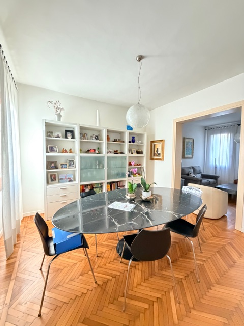 Porzione di casa(cielo-terra)  che per finiture e stile architettonico è un'opportunità rara da t...