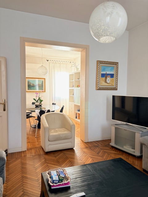 Porzione di casa(cielo-terra)  che per finiture e stile architettonico è un'opportunità rara da t...