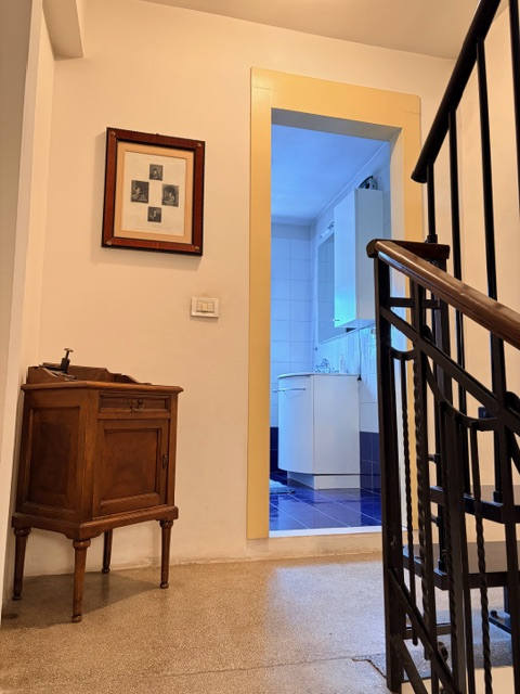 Porzione di casa(cielo-terra)  che per finiture e stile architettonico è un'opportunità rara da t...