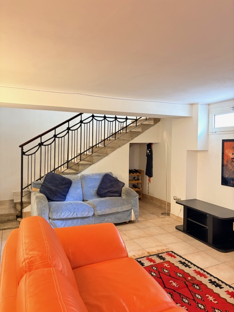 Porzione di casa(cielo-terra)  che per finiture e stile architettonico è un'opportunità rara da t...