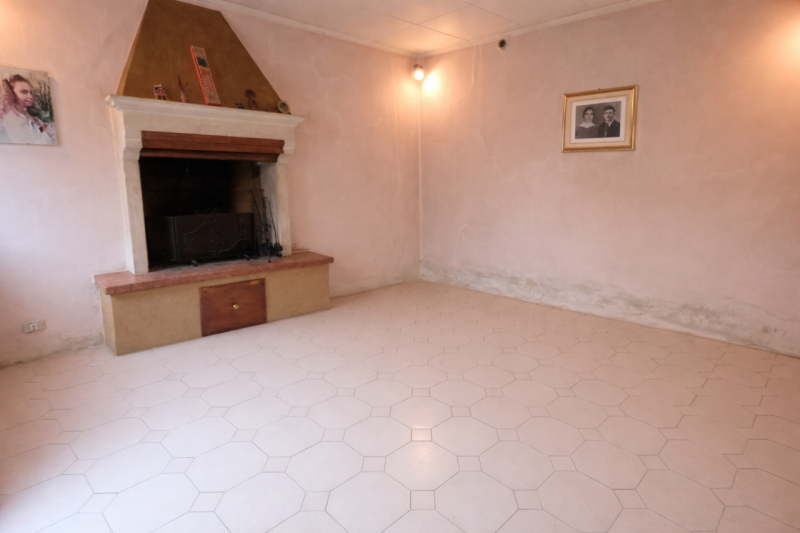 Scopri questa incantevole casa di testa situata nel centro storico di Montecchio Maggiore, nella ...