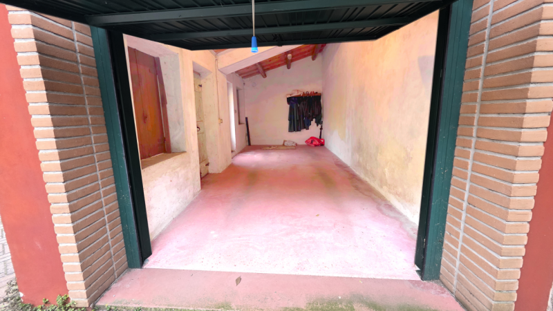 Scopri questa incantevole casa di testa situata nel centro storico di Montecchio Maggiore, nella ...