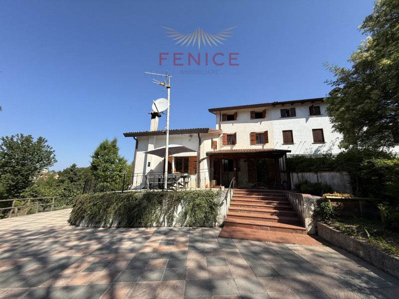 FENICE IMMOBILIARE presenta

Nel suggestivo scenario del Montello, a pochi chilometri dal centro ...