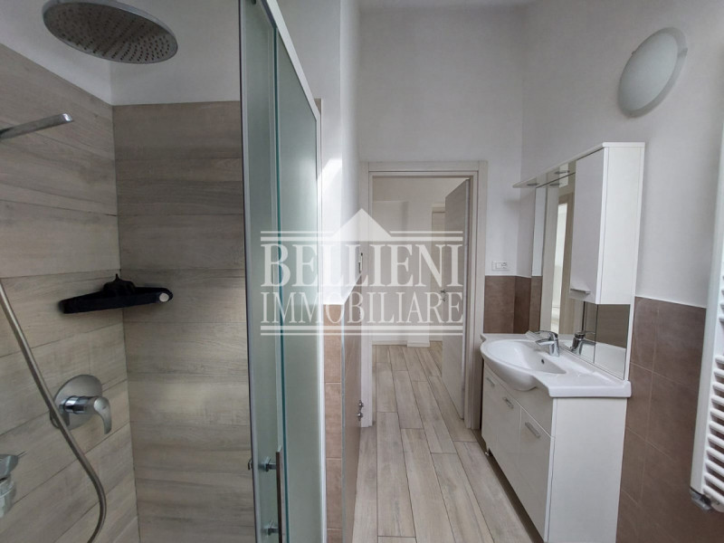 ZONA SAN BORTOLO: In contesto recente e situato in zona residenziale, proponiamo un luminoso atti...