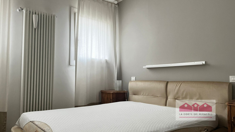 MONTE BERICO: ELEGANTE E LUMINOSO BILOCALE ARREDATO IN CONTESTO DI PREGIO. RIF. 2220X RICHIESTA E...