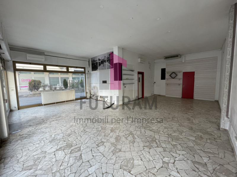 MONTEGALDA - RIF. 6FIL - Per info 0444/310220 - 

Proponiamo in affitto un grande negozio di circ...