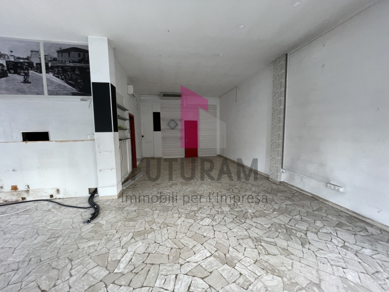 MONTEGALDA - RIF. 6FIL - Per info 0444/310220 - 

Proponiamo in affitto un grande negozio di circ...