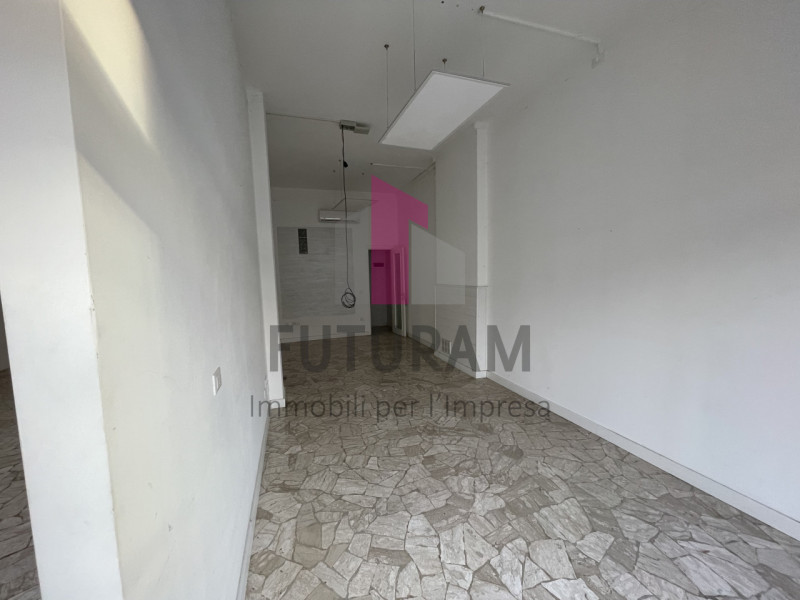 MONTEGALDA - RIF. 6FIL - Per info 0444/310220 - 

Proponiamo in affitto un grande negozio di circ...