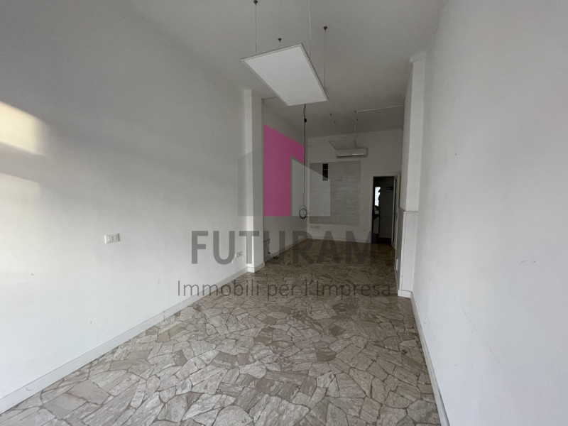 MONTEGALDA - RIF. 6FIL - Per info 0444/310220 - 

Proponiamo in affitto un grande negozio di circ...