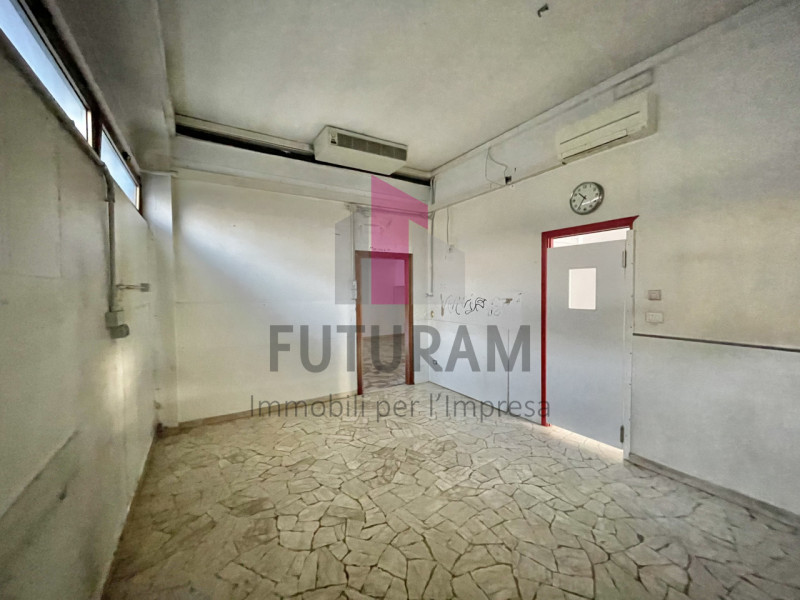 MONTEGALDA - RIF. 6FIL - Per info 0444/310220 - 

Proponiamo in affitto un grande negozio di circ...