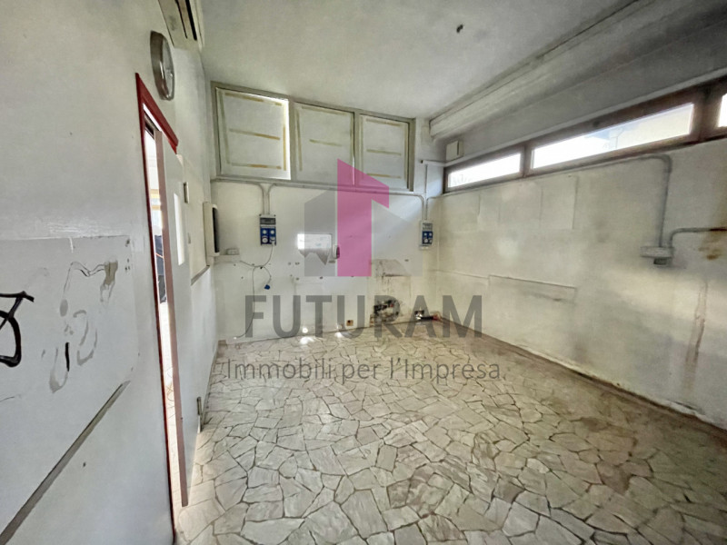 MONTEGALDA - RIF. 6FIL - Per info 0444/310220 - 

Proponiamo in affitto un grande negozio di circ...