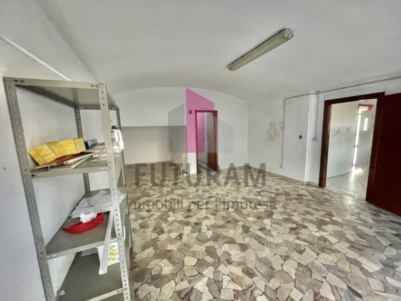 MONTEGALDA - RIF. 6FIL - Per info 0444/310220 - 

Proponiamo in affitto un grande negozio di circ...