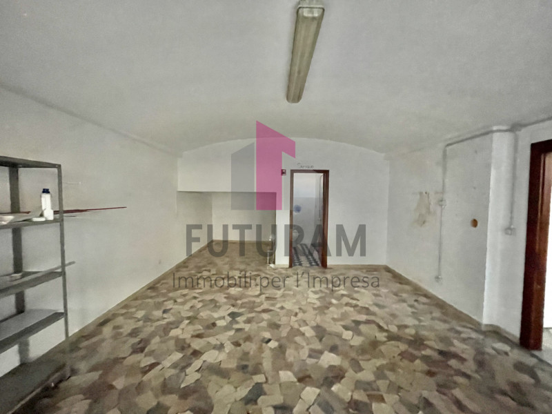 MONTEGALDA - RIF. 6FIL - Per info 0444/310220 - 

Proponiamo in affitto un grande negozio di circ...