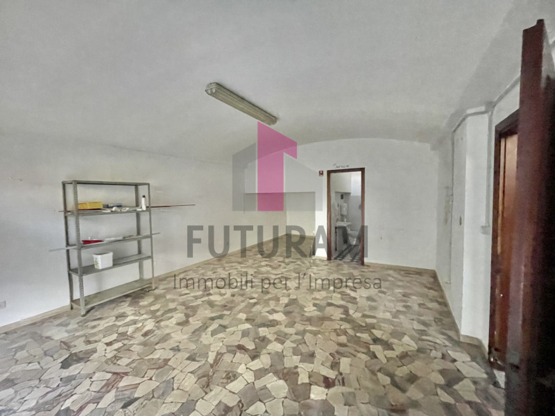 MONTEGALDA - RIF. 6FIL - Per info 0444/310220 - 

Proponiamo in affitto un grande negozio di circ...